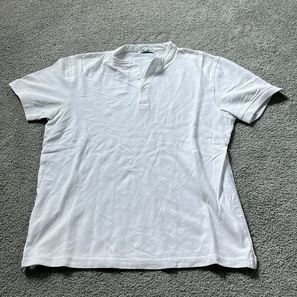 Zara button Tee - Picture 1 of 2